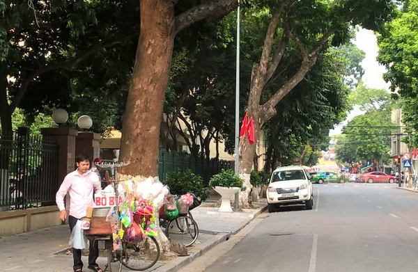 Triển khai phố đi bộ: Sáng vắng vẻ, tối tấp nập ảnh 4